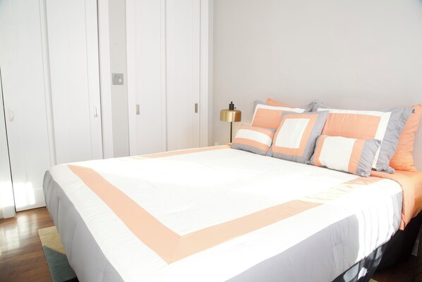 2 slaapkamers, een strijkplank/strijkijzer, wifi, beddengoed