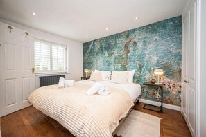 2 bedrooms, desk, iron/ironing board, free WiFi - Greenwich House 10 mins to O2 - Free Parking  - Pass the Keys (London)