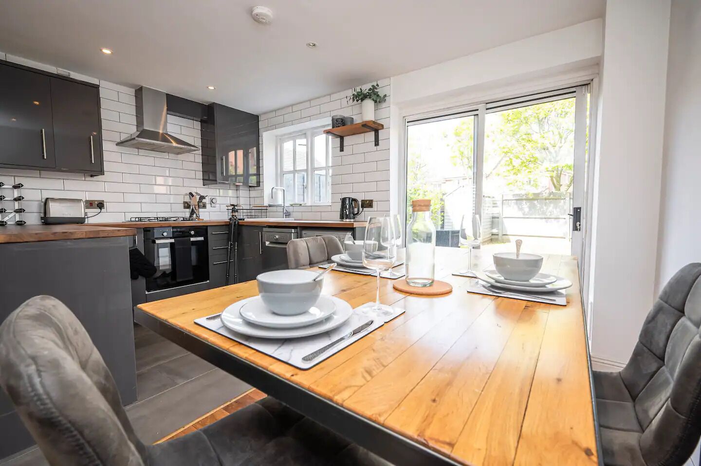 Fridge, oven, dishwasher, toaster