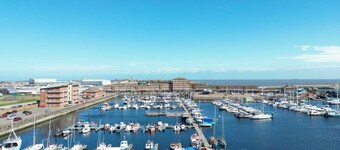 9 Reef House · Marina & sea view living at its best -Free Parking | Pass the keys