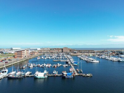 9 Reef House · Marina & sea view living at its best -Free Parking | Pass the keys