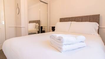 2 bedrooms, iron/ironing board, free WiFi, bed sheets