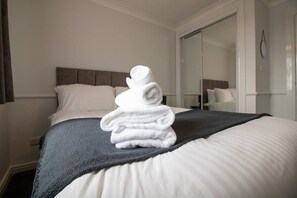 2 slaapkamers, een strijkplank/strijkijzer, gratis wifi, beddengoed