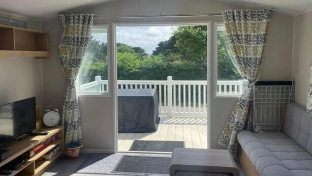 Living area - Beautiful 3-bed Chalet in Newquay (Newquay)