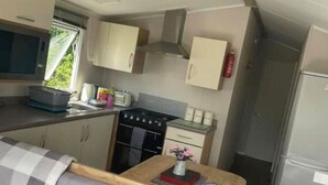 Private kitchen - Beautiful 3-bed Chalet in Newquay (Newquay)