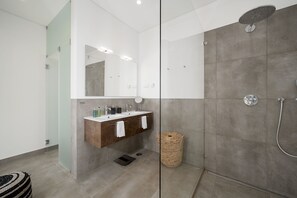 Hair dryer, towels, soap - Villa Vanguard [Rluz28] (Luz)