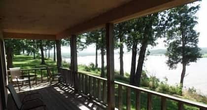 Deluxe Two Bedroom Bungalow w/ Full Kitchen & View!