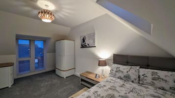 House | 4 bedrooms, iron/ironing board, free WiFi, bed sheets