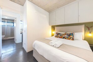 2 bedrooms, iron/ironing board, WiFi, bed sheets - Lux Bo Kaap Apartment - Pool Deck -Mountain Views (Cape Town)