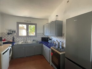 Kühlschrank, Mikrowelle, Geschirrspüler