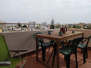 Outdoor dining - Apartamento en Benalmádena Costa Cerca de Pto Marina a 8 min Andando de la Playa (Benalmádena)