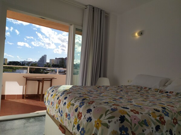 2 Schlafzimmer, Schreibtisch, Bügeleisen/Bügelbrett, kostenloses WLAN