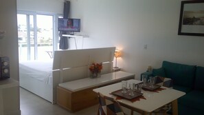 Makan di kamar