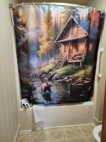 Standard Oda, 1 En Büyük (King) Boy Yatak | Banyo | Ücretsiz banyo/kozmetik ürünleri, saç kurutma makinesi, havlu, sabun