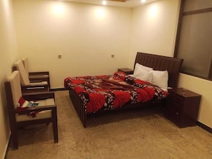 Standard Double Room | Soundproofing, iron/ironing board, free WiFi - Green Executive (Abbottabad)