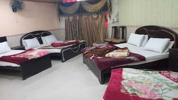 Standard Double Room | Soundproofing, iron/ironing board, free WiFi