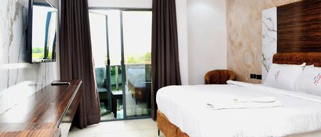 Exclusive Suite | In-room safe, individually furnished, soundproofing, iron/ironing board