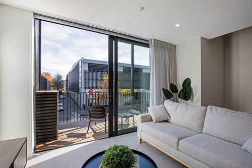 Modern and Central - Christchurch Apartment