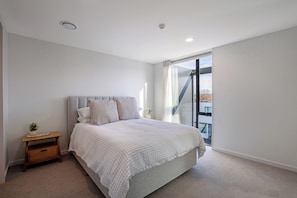 2 bedrooms, iron/ironing board, WiFi, bed sheets - Modern and Central - Christchurch Apartment (Christchurch)
