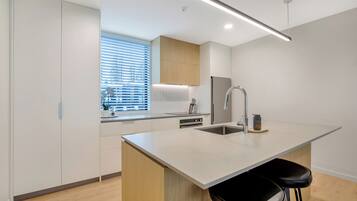 Réfrigérateur, micro-ondes, lave-vaisselle, grille-pain