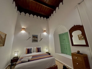 Design Double or Twin Room, Private Bathroom, Pool View (Jamila) | Bed sheets - Riad Ocallaghan (Marrakech)