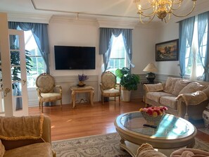 Smart TV, fireplace - Breathtaking Southern Plantation Style Home on a Magnificent Waterfront Lot.  (Cayuga)