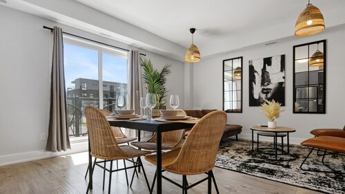 BoHo Townhouse 4 Mins from Falls and Free Parking
