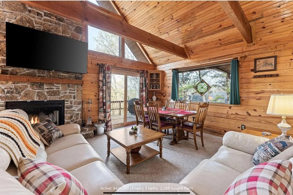 Smart TV, chimenea, oficina