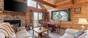 Lakeside Cabin with Cozy Loft!