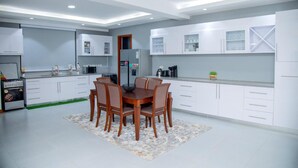 Apartment | Dining - Luxury Cozy Kampala Apartment With 2 Bedrooms (Kampala)