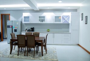 Apartment | Dining - Luxury Cozy Kampala Apartment With 2 Bedrooms (Kampala)
