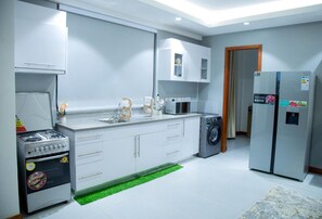 Appartement | Cuisine privée | Réfrigérateur, micro-ondes, four, plaque de cuisson