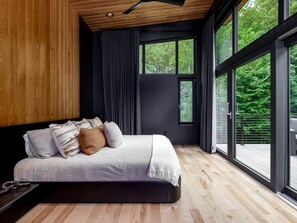 3 slaapkamers, een strijkplank/strijkijzer, wifi, beddengoed