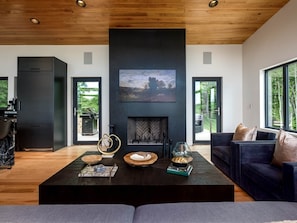 Smart TV, fireplace, table tennis