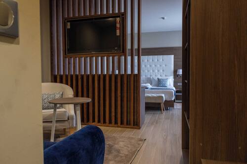 Premium bedding, minibar, individually furnished, desk