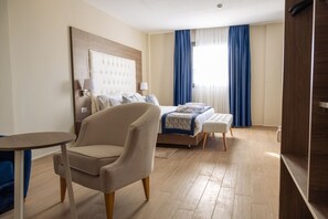 Bộ đồ giường cao cấp, minibar 