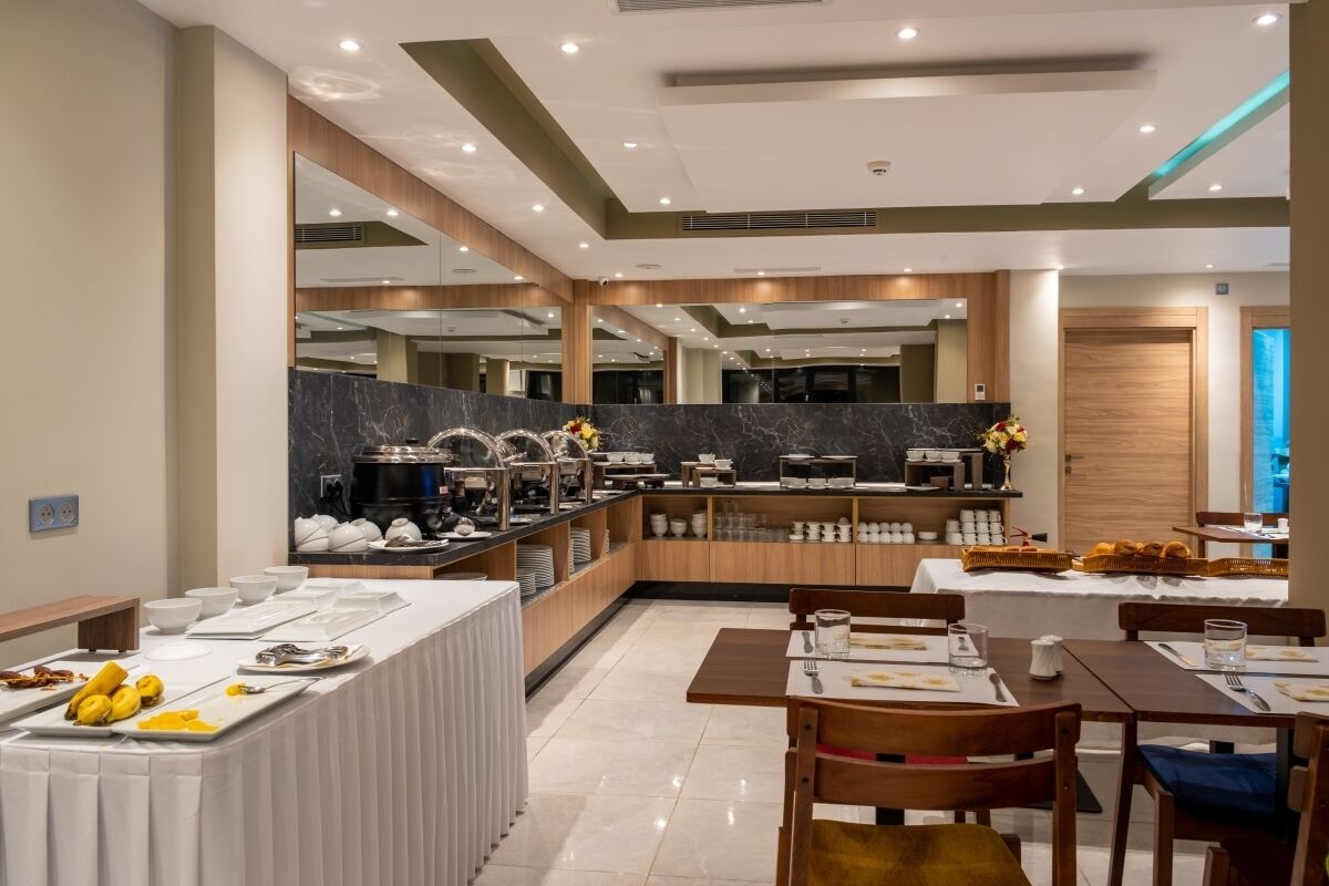 包含每日自助早餐