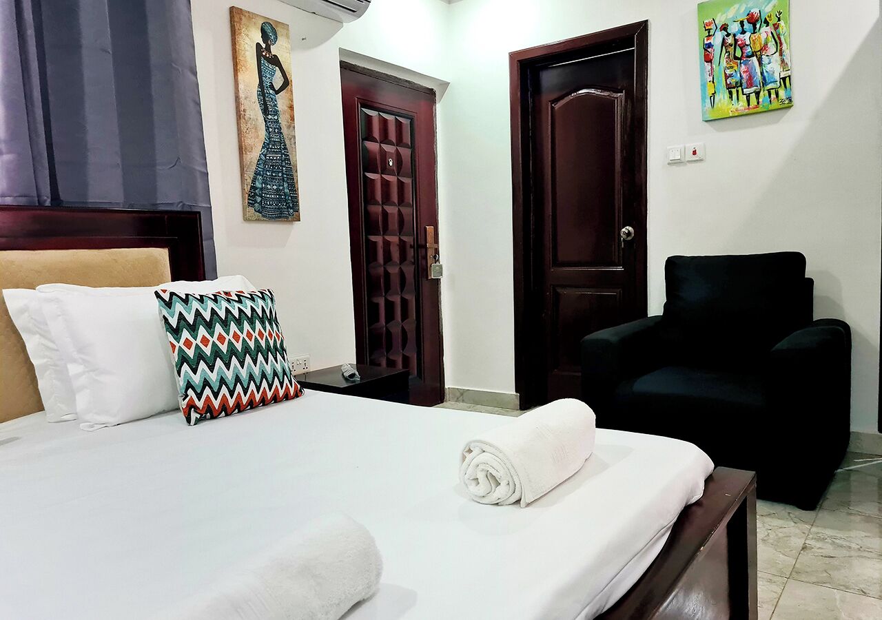 3 habitaciones, decoración personalizada y escritorio 