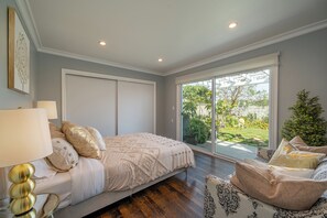 5 bedrooms, iron/ironing board, WiFi, bed sheets