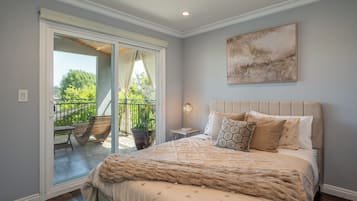 5 habitaciones, tabla de planchar con plancha, wifi y ropa de cama