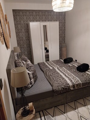 1 bedroom, WiFi, bed sheets