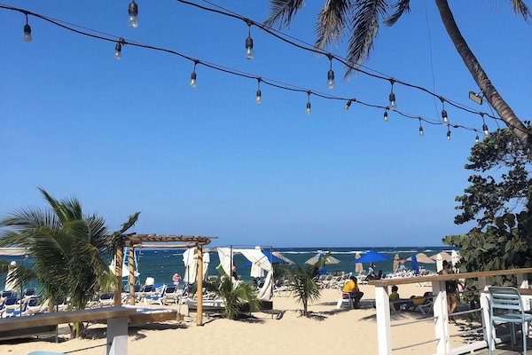 Sillas reclinables de playa, toallas de playa