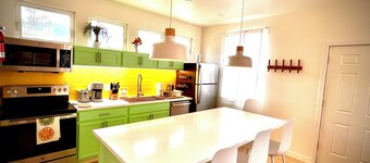 New Private Cottage with Hot Tub Steps from Garden of the Gods