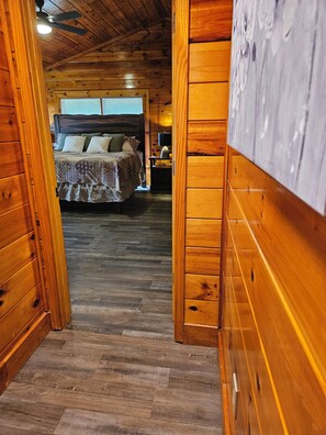 2 soverom, strykejern/-brett, reiseseng for barn og wi-fi (inkludert)