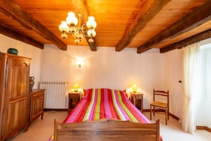 2 slaapkamers, een strijkplank/strijkijzer