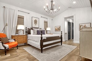 3 soveværelser, skrivebord, strygejern/strygebræt, weekendseng