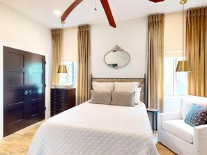 3 Schlafzimmer, Schreibtisch, Bügeleisen/Bügelbrett, Reisekinderbett