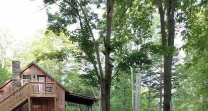 The Quiet Place. No tv/internet. Cozy & nostalgic.