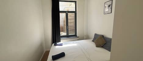 1 habitación, wifi y ropa de cama