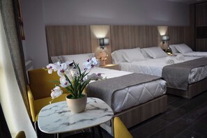 Desk, laptop workspace, free WiFi - Hotel Zinou ZM - Ain Taya (Algiers)
